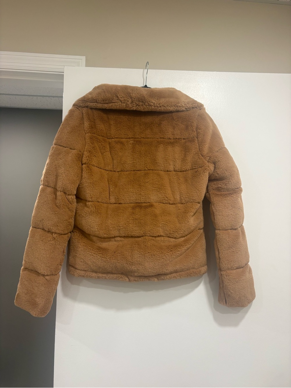 Abercrombie & Fitch Plush Faux-Fur Jacket in Camel - Picture 5 of 7